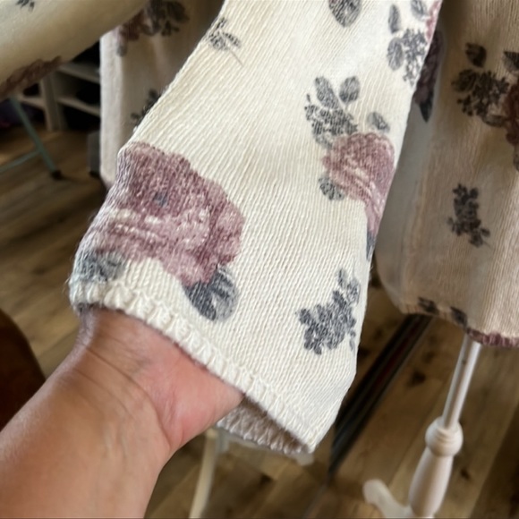 🛑 1 hour sale. 🎉Lucky Brand, floral sweater, color: marshmallow - Picture 5 of 10